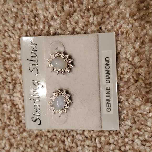 Necklace and earrings set. - Picture 2 of 4